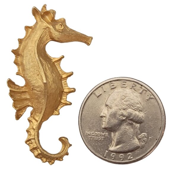 Matte Gold Tone Seahorse Brooch Pin E533 - Picture 6 of 8